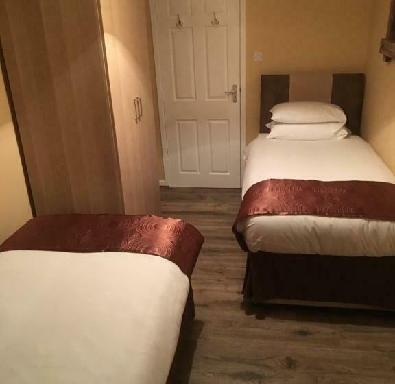 Standard Room, The Ynyscedwyn Arms