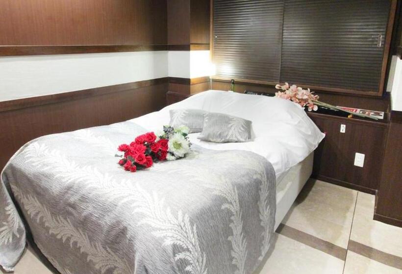 اتاق اکونومی, Ageha   Adult Only