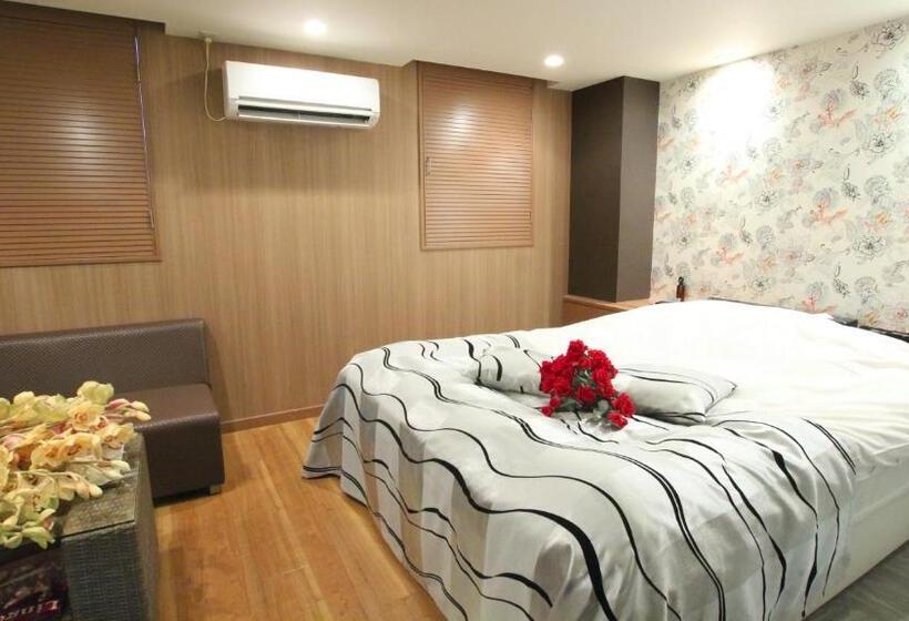 اتاق اکونومی, Ageha   Adult Only