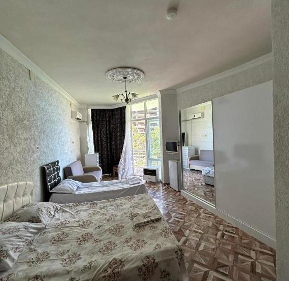 اتاق استاندارد چهار تخته با چشم‌انداز دریا, Family Hotel Khomaldy
