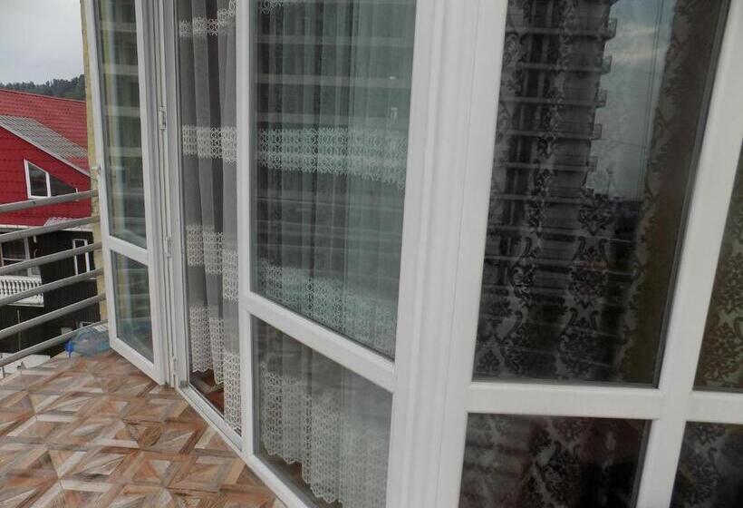 اتاق استاندارد با چشم‌انداز کوهستان, Family Hotel Khomaldy