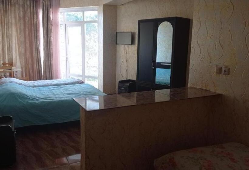 اتاق استاندارد چهار تخته با چشم‌انداز دریا, Family Hotel Khomaldy