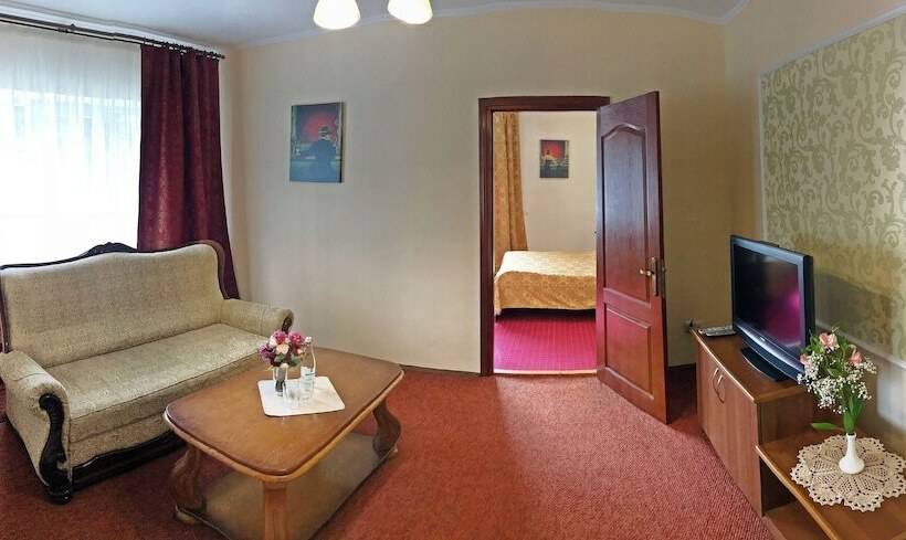 اتاق راحتی سه تخته, Geneva Hotel 800 метрів від Mcdonald S
