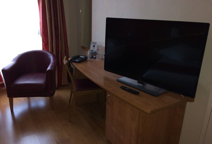 Номер Superior, Kyriad Nîmes Ouest A9
