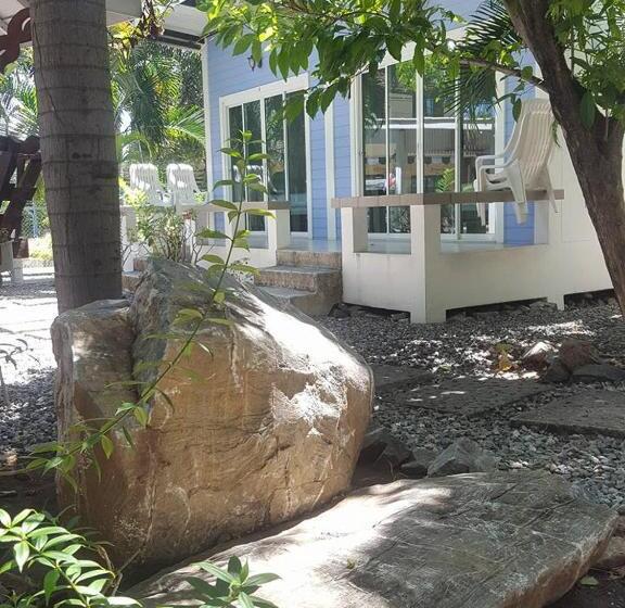 بانگلوی استاندارد, Charlie S Bungalows
