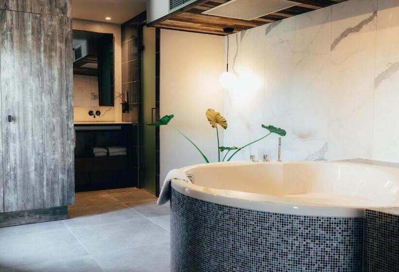 اتاق استاندارد با وان آب گرم, Cityhotel Wood