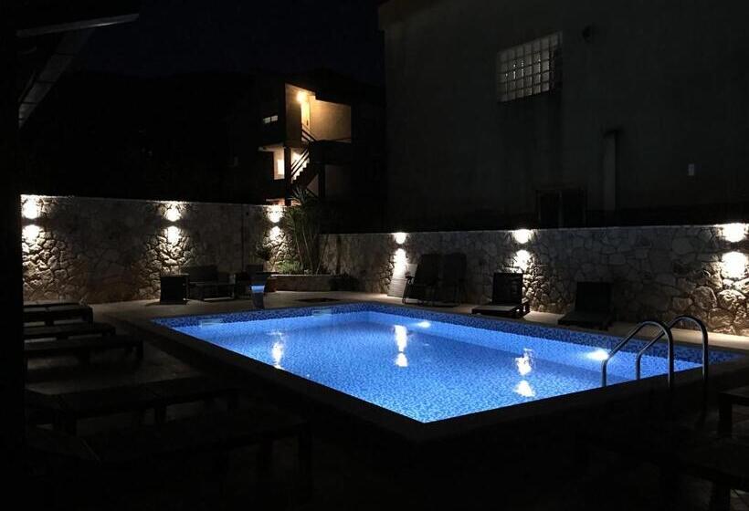 اتاق استاندارد سه نفره, Guest House Villa živanović