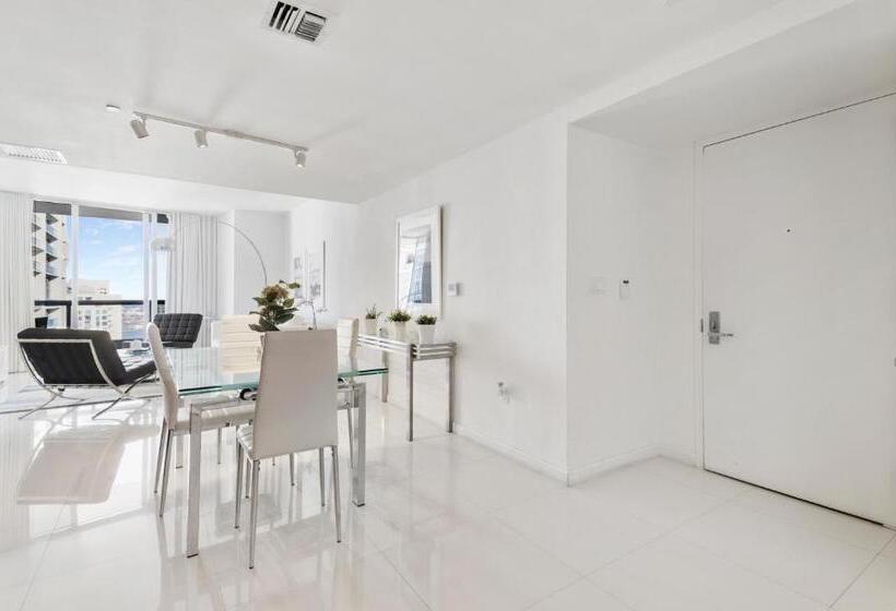 带海景的复工套房, Icon Brickell Residences