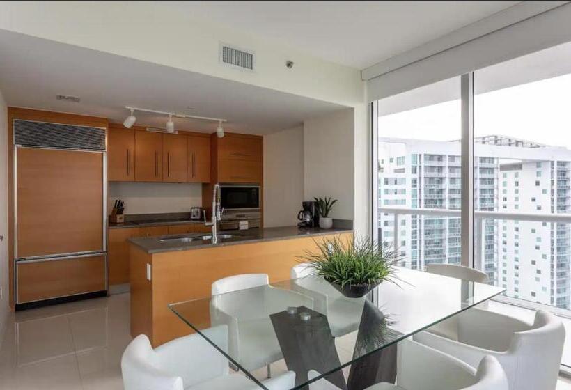 高级套房带海景, Icon Brickell Residences