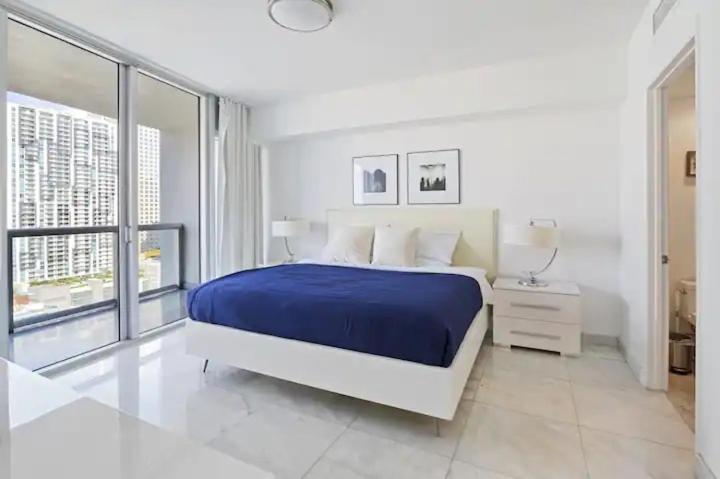 带露台的小型套房, Icon Brickell Residences