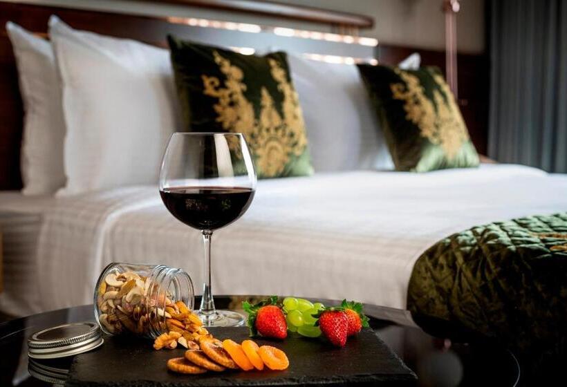 سوئیت با بالکن, Yu Hotel Candolim