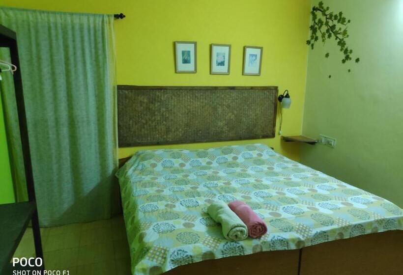 اتاق لوکس با بالکن, Hidden Heart Guest House
