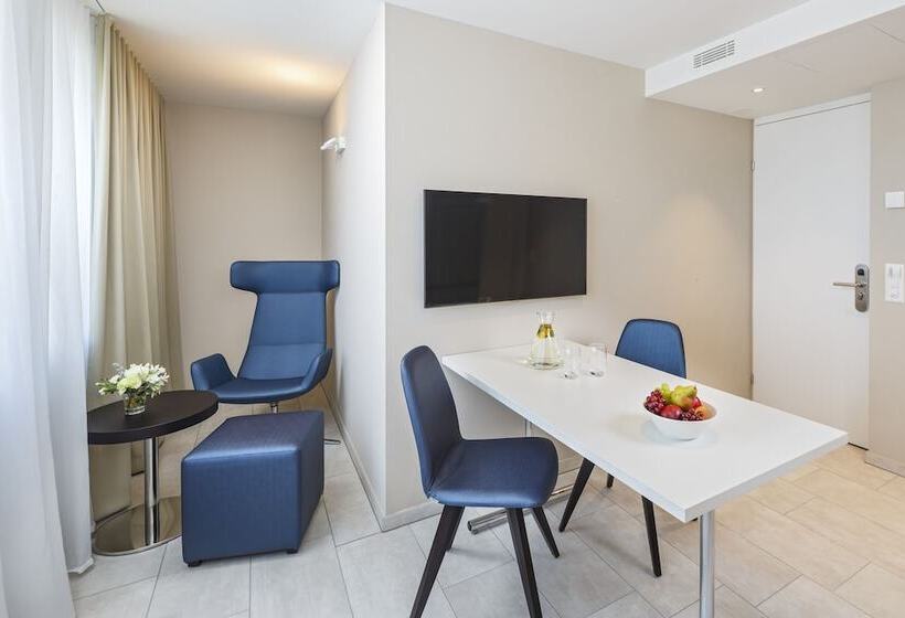 سوئیت کلاسیک, Achesa Homes