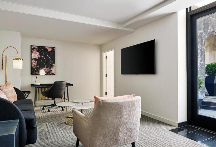 Junior Suite met Kingsize Bed, The Gwen, A Luxury Collection Hotel, Michigan Avenue Chicago