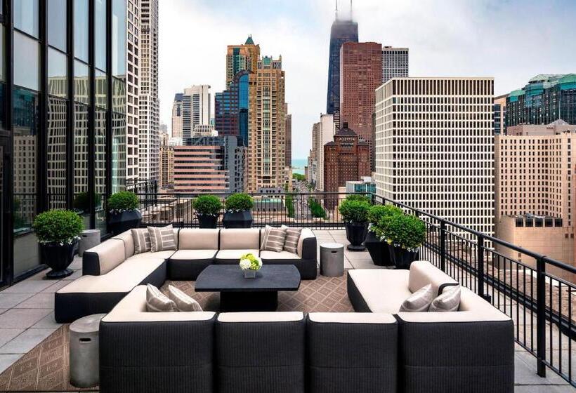 Deluxe Suite met Kingsize Bed, The Gwen, A Luxury Collection Hotel, Michigan Avenue Chicago