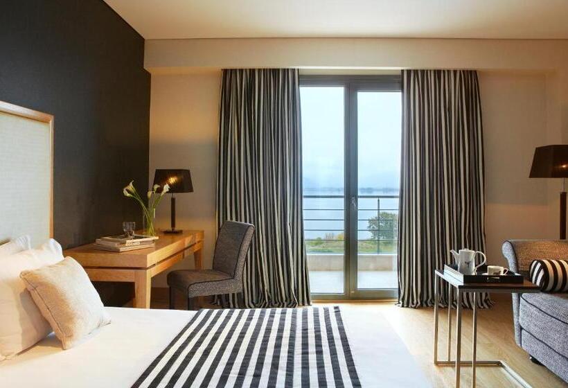 سوییت جونیور با چشم‌انداز دریاچه, Limneon Resort & Spa