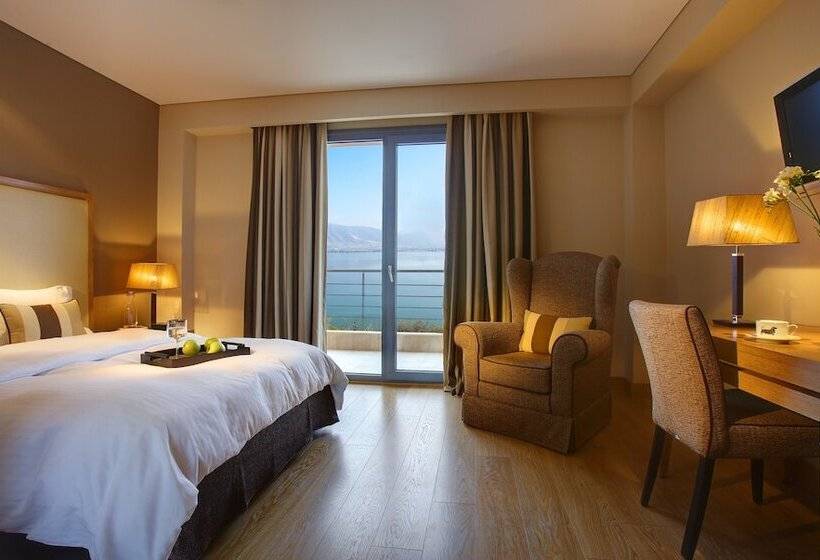 豪华三人间, Limneon Resort & Spa