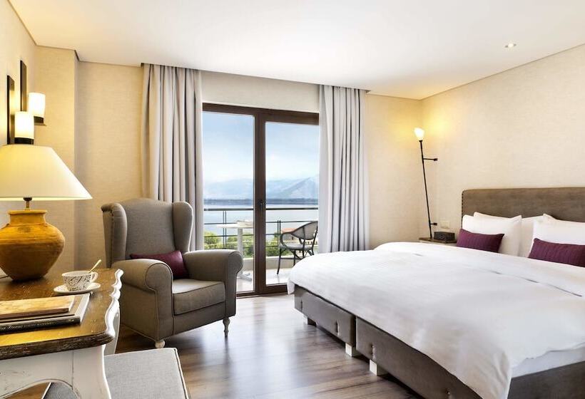 اتاق لوکس سه تخته, Limneon Resort & Spa