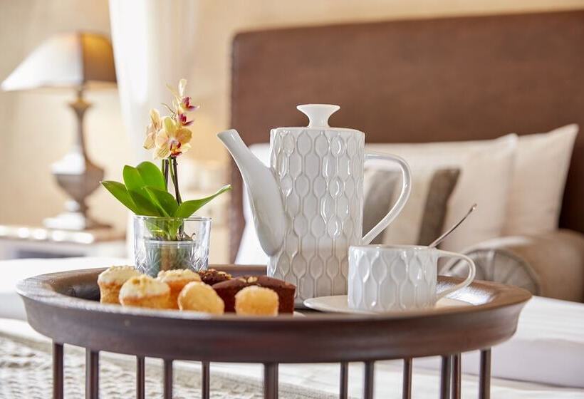 سوییت لوکس, Limneon Resort & Spa