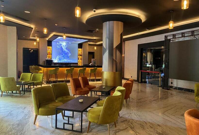 اتاق اجرایی با تخت بزرگ, Mövenpick Hotel Cairo   Media City