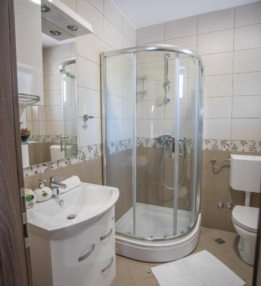 استودیوی استاندارد با چشم‌انداز دریا, Apartments Gvozdenovic