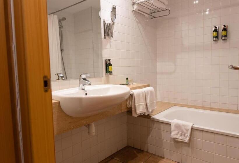 패밀리 룸 풀장 전망, Nm Suites By Escampa Hotels