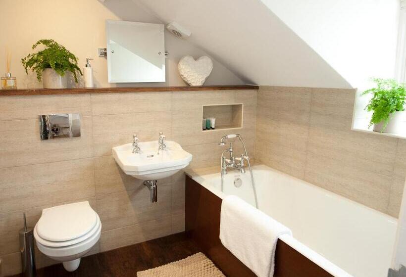 Standard room with outdoor bath, Victoria House