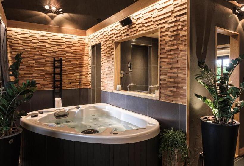 Люкс с гидромассажем, Le Domaine Des Prés Verts Suites & Chambres Avec Jacuzzi Privatif à Châteauneuf