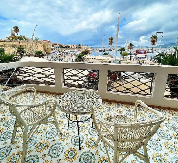 סוויטת דלוקס נוף לים, Dolce Vita Suite Alghero