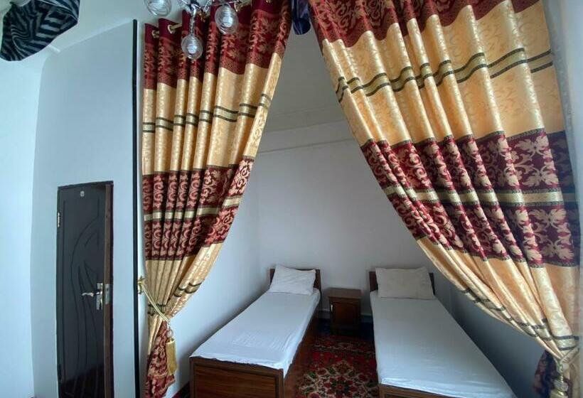 اتاق کلاسیک چهارنفره, Mironshox Guest House