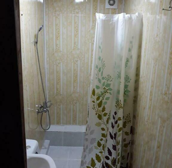 اتاق استاندارد سه نفره, Mironshox Guest House