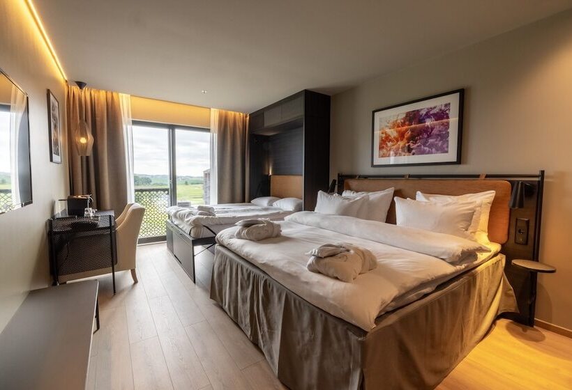 Семейный Номер, Lily Country Club