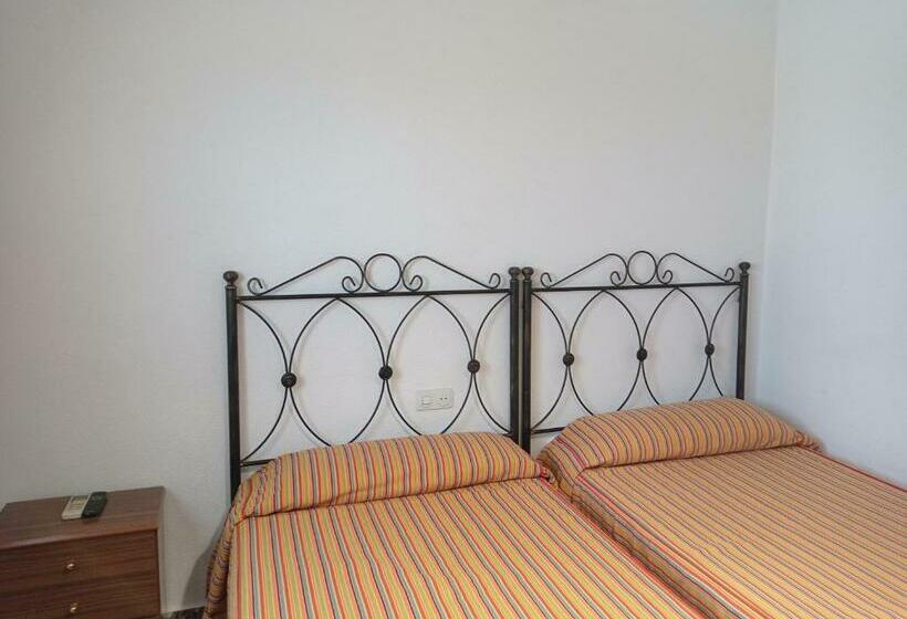 Номер Стандарт Трехместный, Antolin Guest House