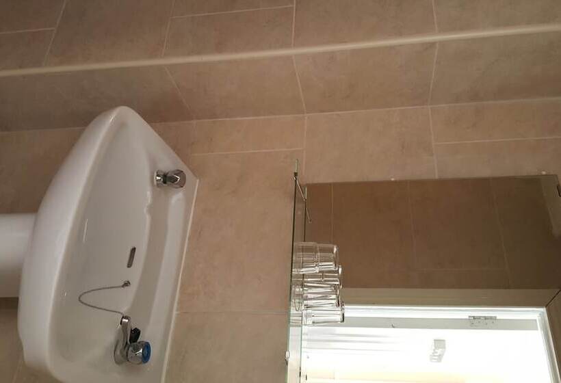 اتاق استاندارد چهار تخته, Hazelbrook House B&b