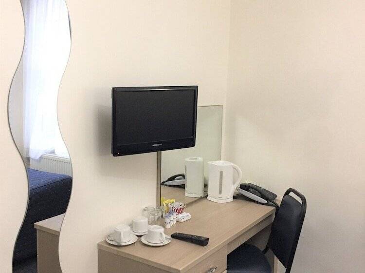 Номер Стандарт, Aaraya London
