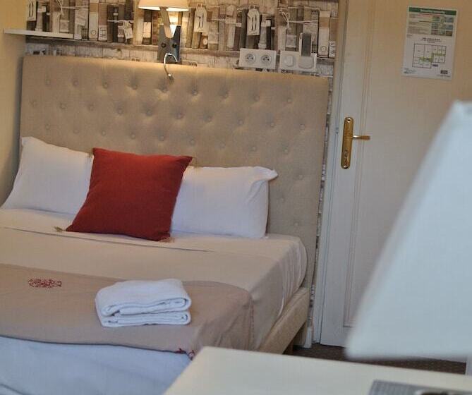 اتاق استاندارد یک نفره, Logis Hôtel Louise De Savoie