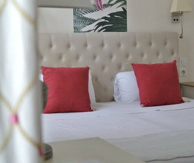 اتاق استاندارد سه نفره, Logis Hôtel Louise De Savoie