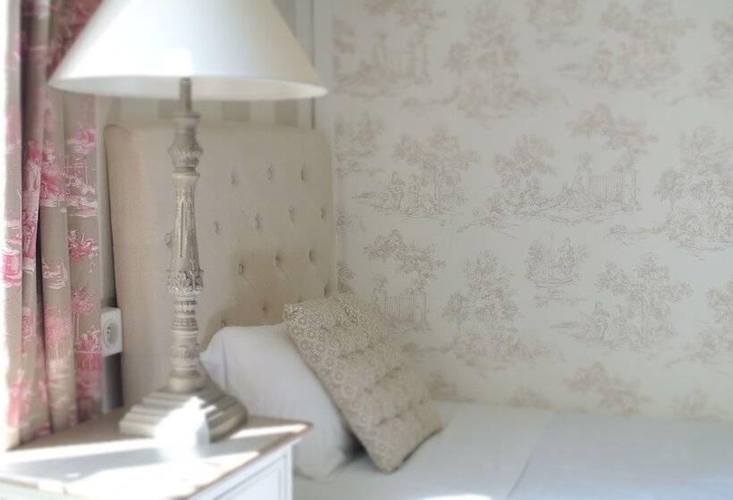 اتاق استاندارد چهار تخته, Logis Hôtel Louise De Savoie