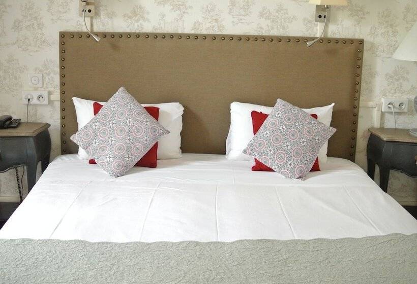 اتاق راحتی سه تخته, Logis Hôtel Louise De Savoie
