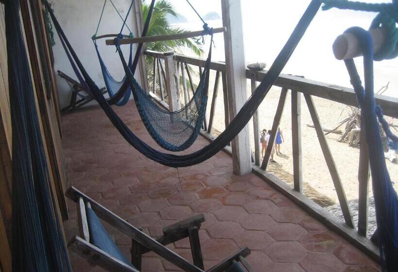 اتاق لوکس با بالکن و چشم‌انداز دریا, Posada Brisa Marina