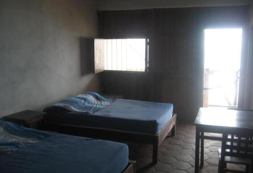 اتاق لوکس با بالکن و چشم‌انداز دریا, Posada Brisa Marina
