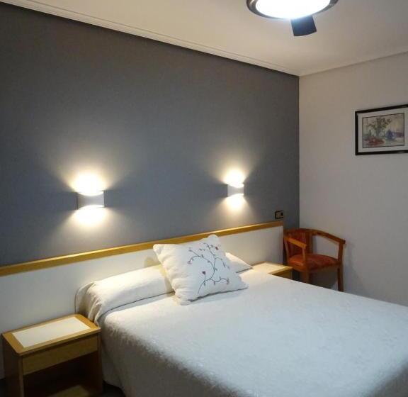 스탠다드 룸 더블 침대, Hostal Pirineos Ainsa