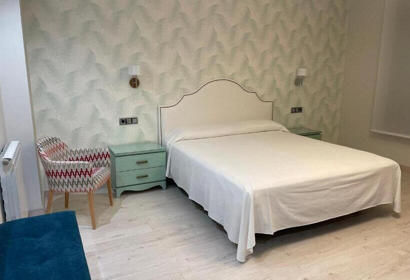 디럭스 룸 킹사이즈 침대, Hostal Pirineos Ainsa