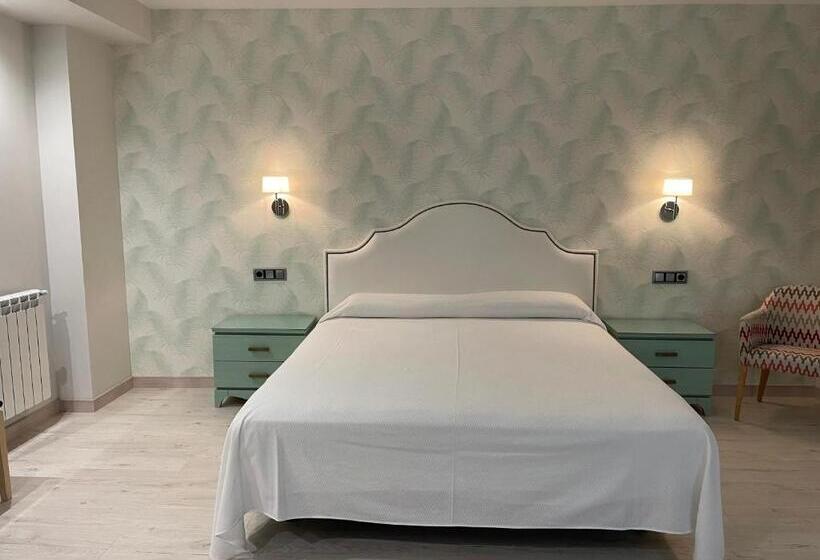 디럭스 룸 킹사이즈 침대, Hostal Pirineos Ainsa