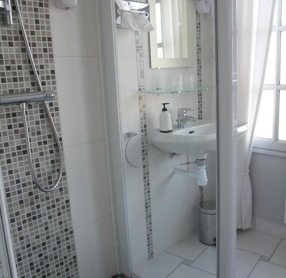 Семейный Номер, Hôtel Des Biches
