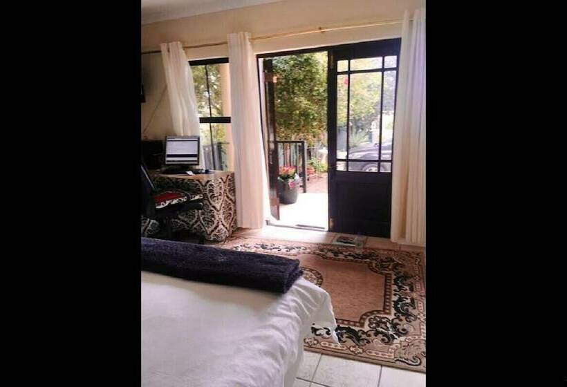 اتاق لوکس با چشم‌انداز دریاچه, Lagoon Edge