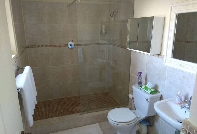 اتاق لوکس با چشم‌انداز دریاچه, Lagoon Edge