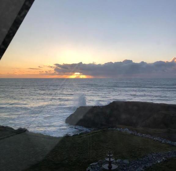 Семейный Номер Вид на Море, The Castle Inn Of The Lost Coast