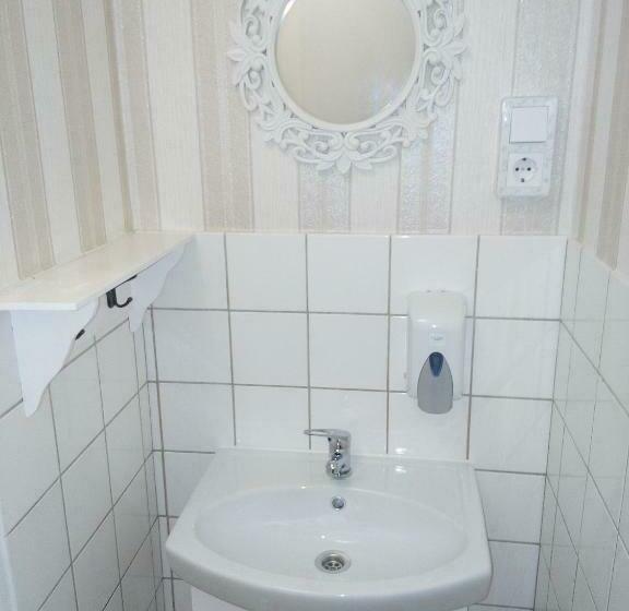 带共用浴室的标准房间, Liahof
