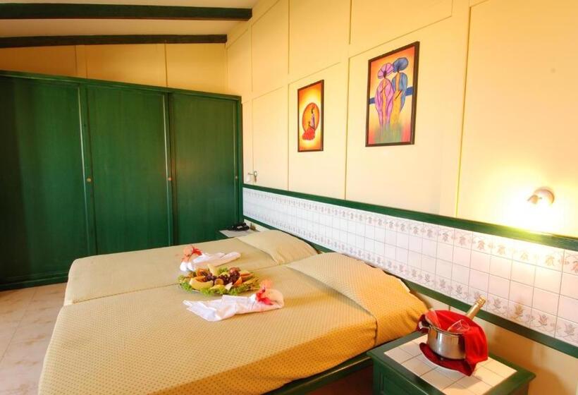 اتاق استاندارد با چشم‌انداز باغ, Voi Vila Do Farol Resort